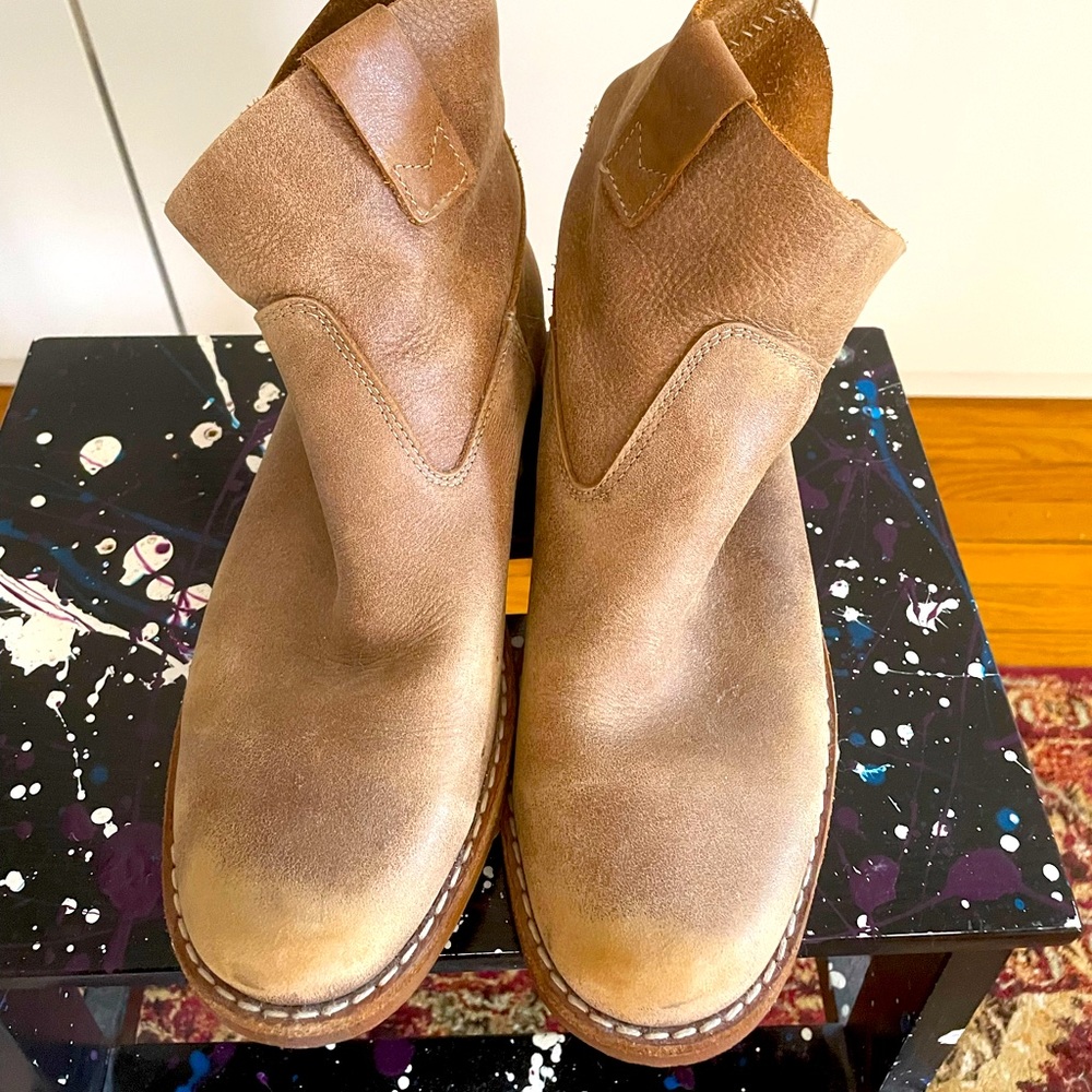 Roots brand flat ankle boots size 9
